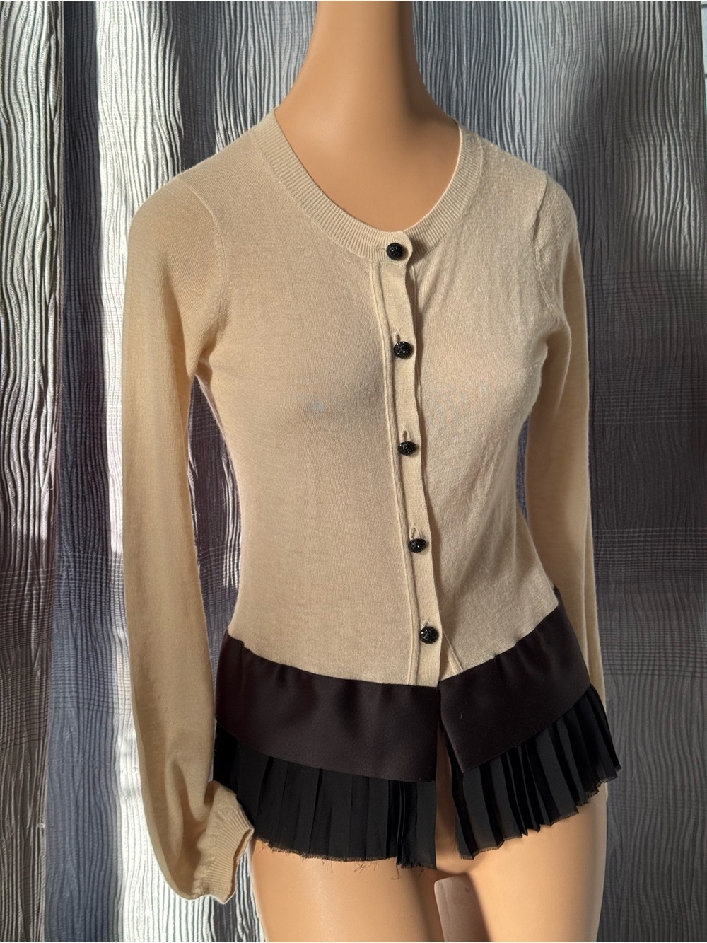 ROBERT RODRIGUEZ Beige Button-Front Women’s Sweater with Black Pleated Hem